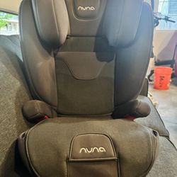 Booster seat - Nuna