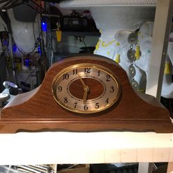 VINTAGE REVERE ELECTRIC CLOCK