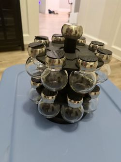 Rotating 16-Jar Spice rack
