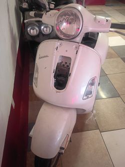 Vespa scooter selling for parts motor it's good tires are good and rims or take the Vespa for 350