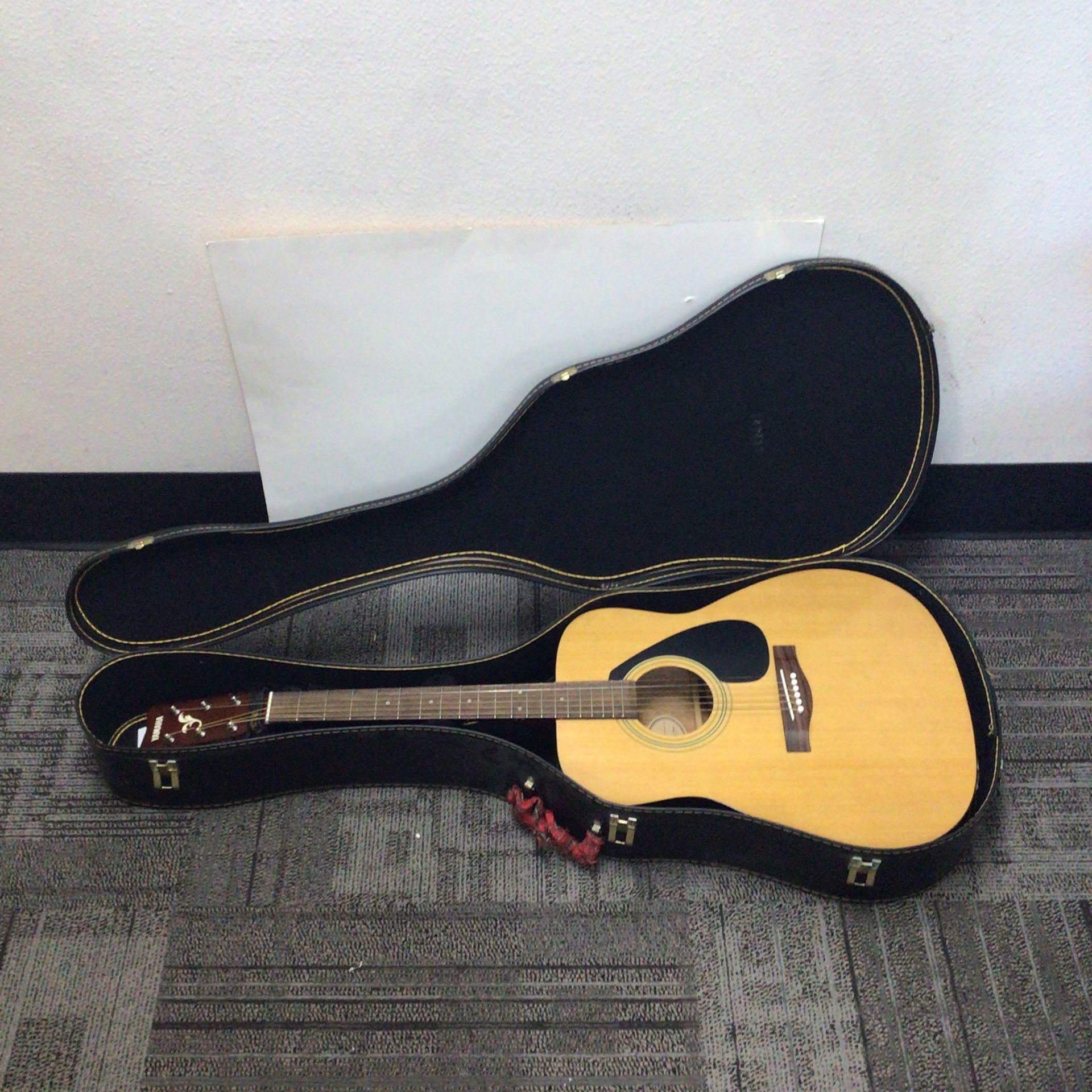 Yamaha Acoustic Guitar
