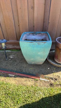 Ceramic garden pot