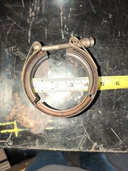 V clamp or band clamp
