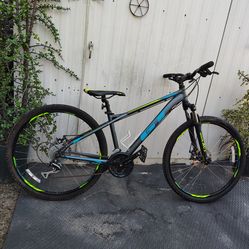 GT Aggressor Pro 27.5 In Mountain Bike