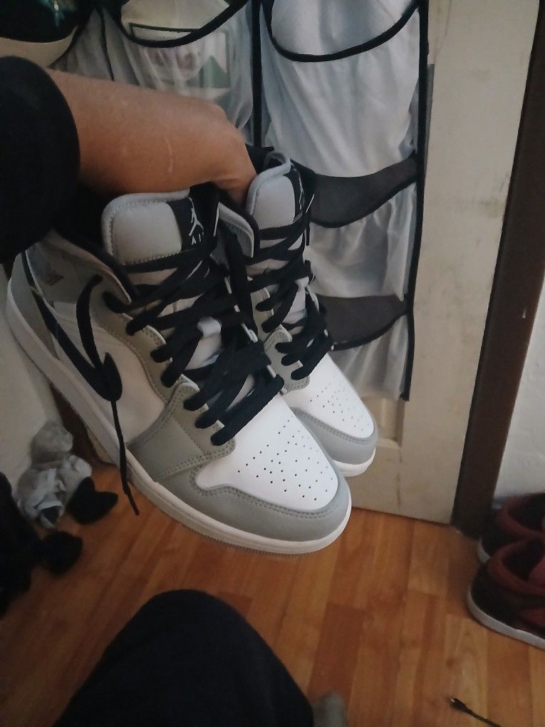 Jordan 1 Mid Grey Size 9