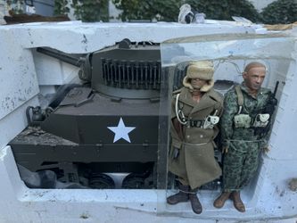 U.S. WWII tank model "Ultimate Soldier 21st Century 1/6 Scale WWII M5 Stuart RC Tank" with radio control