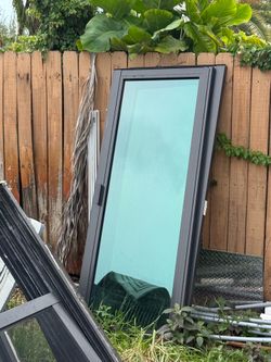Vendo ventanas y puertas de impacto cómo nuevas