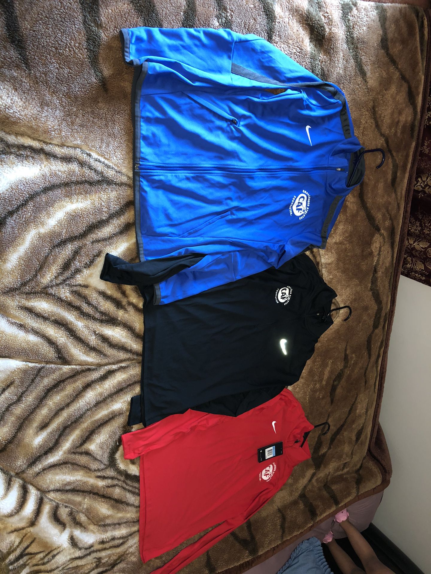 Nike clothes for WOMENS size M