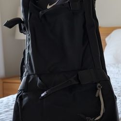 Nike 51 Fourty9 X-large Suit Case Roll Around