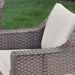 Outdoor Wicker Patio Chairs (Set of 2) – Great Condition