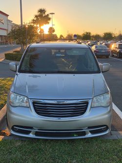 2011 CHRYSLER TOWN AND COUNTRY