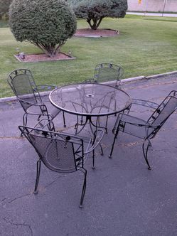 42 in Wrought Iron Patio Table with 4 Chairs