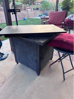 Adjustable height desktop