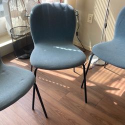 Beautiful 4 Dining Chairs In Good Condition