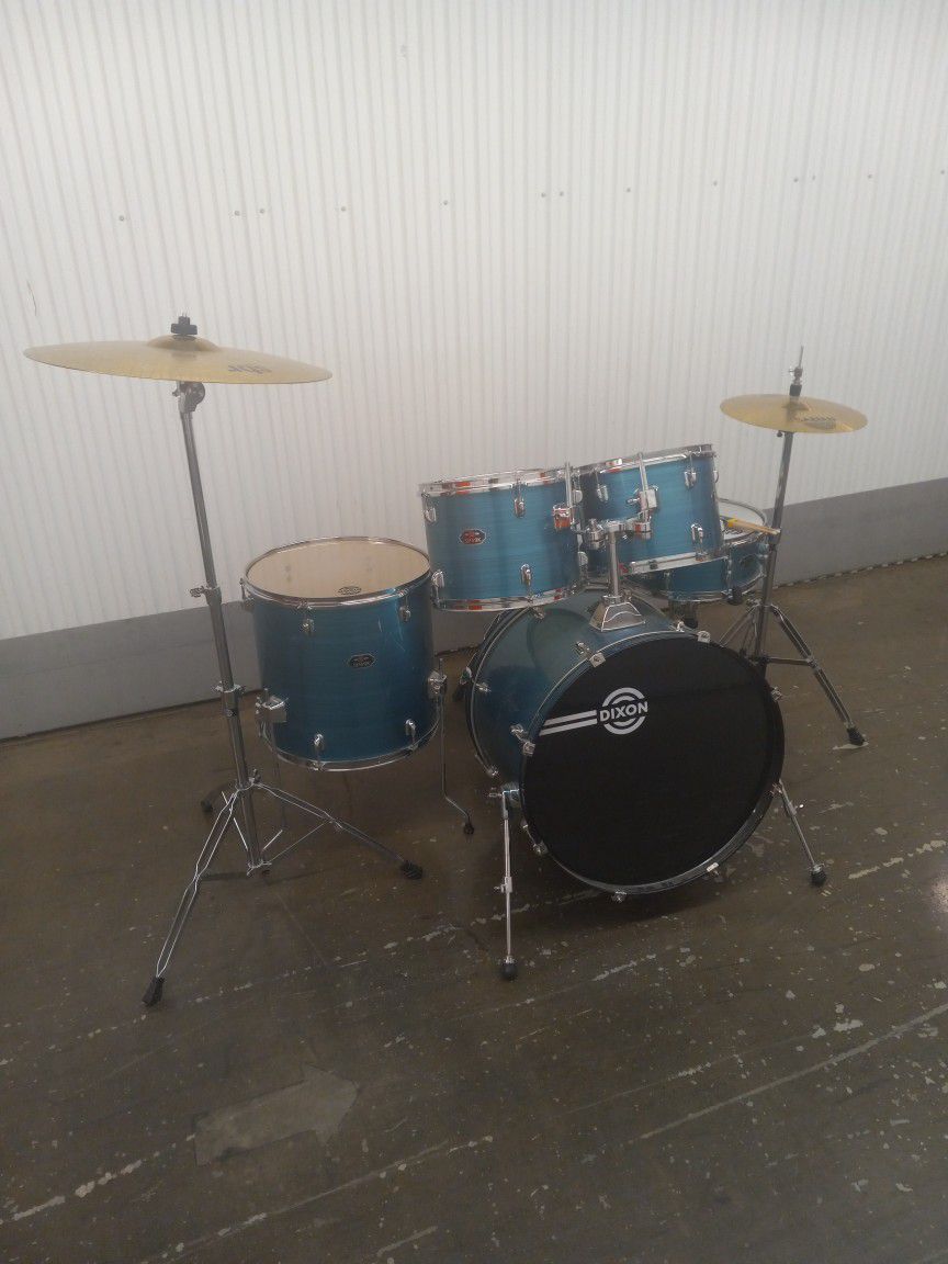 DIXON SPARK COMPLETE SET 5 PIECE (22-16-14-13-12) SINGLE PEDAL AND SABIAN CYMBALS -USED ONLY 3 TIMES