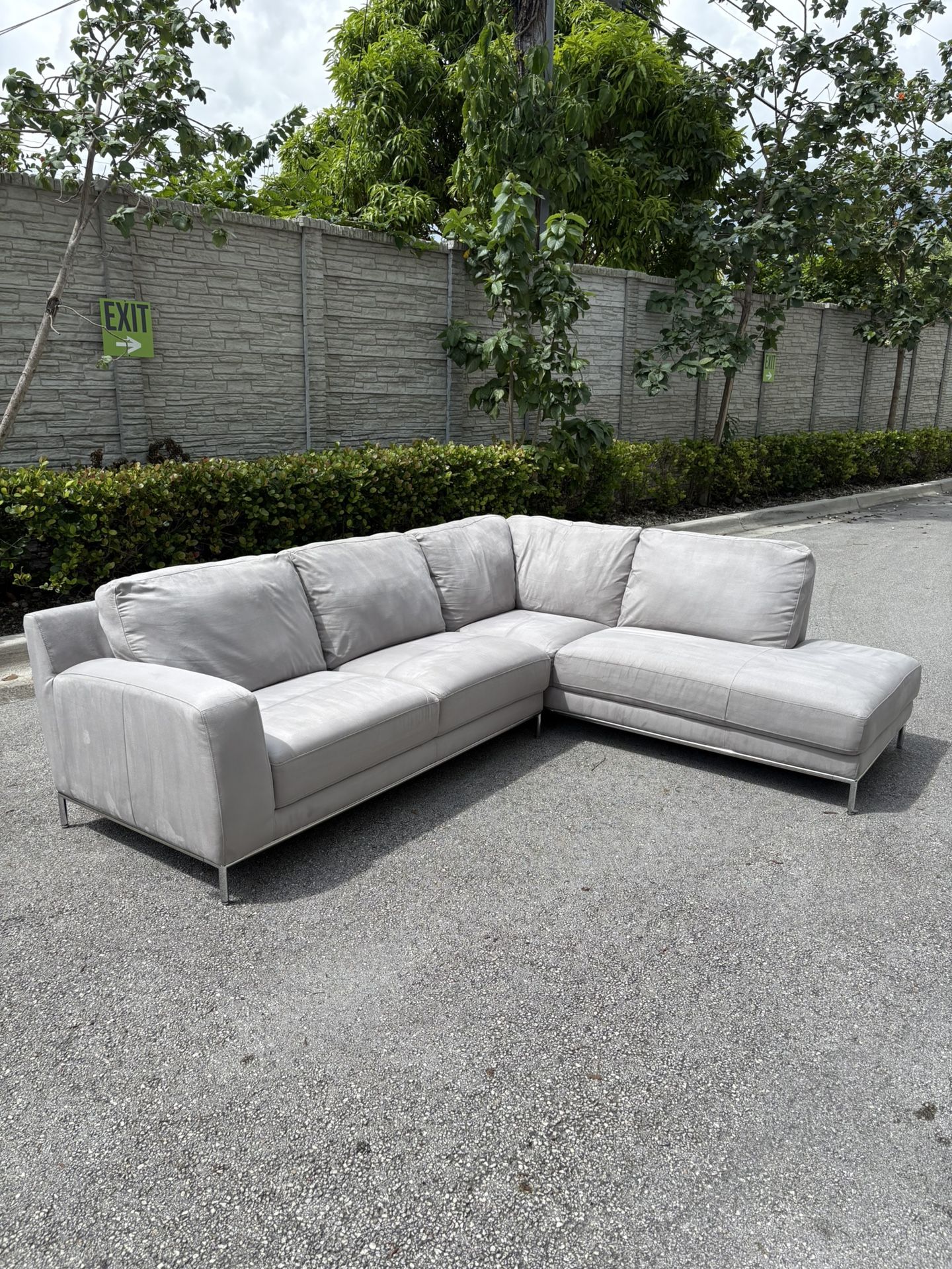 Grey Sectional Sofa !!! Great condition