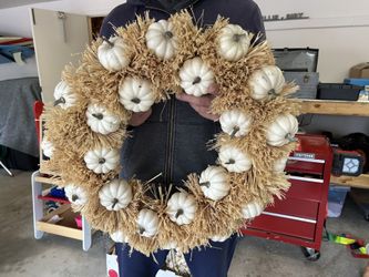 Wreath With Pumpkins - 2’ Wide