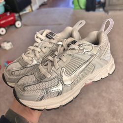 Kids vomero 5 size 11t
