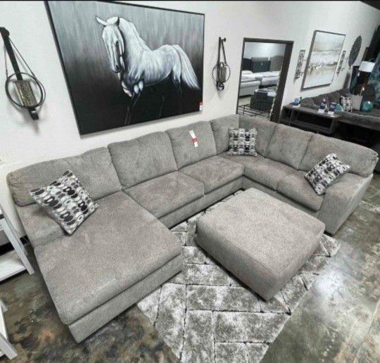 Light Grey U Shaped Sectional Couch With Chaise Right-Left👉Financing Options 