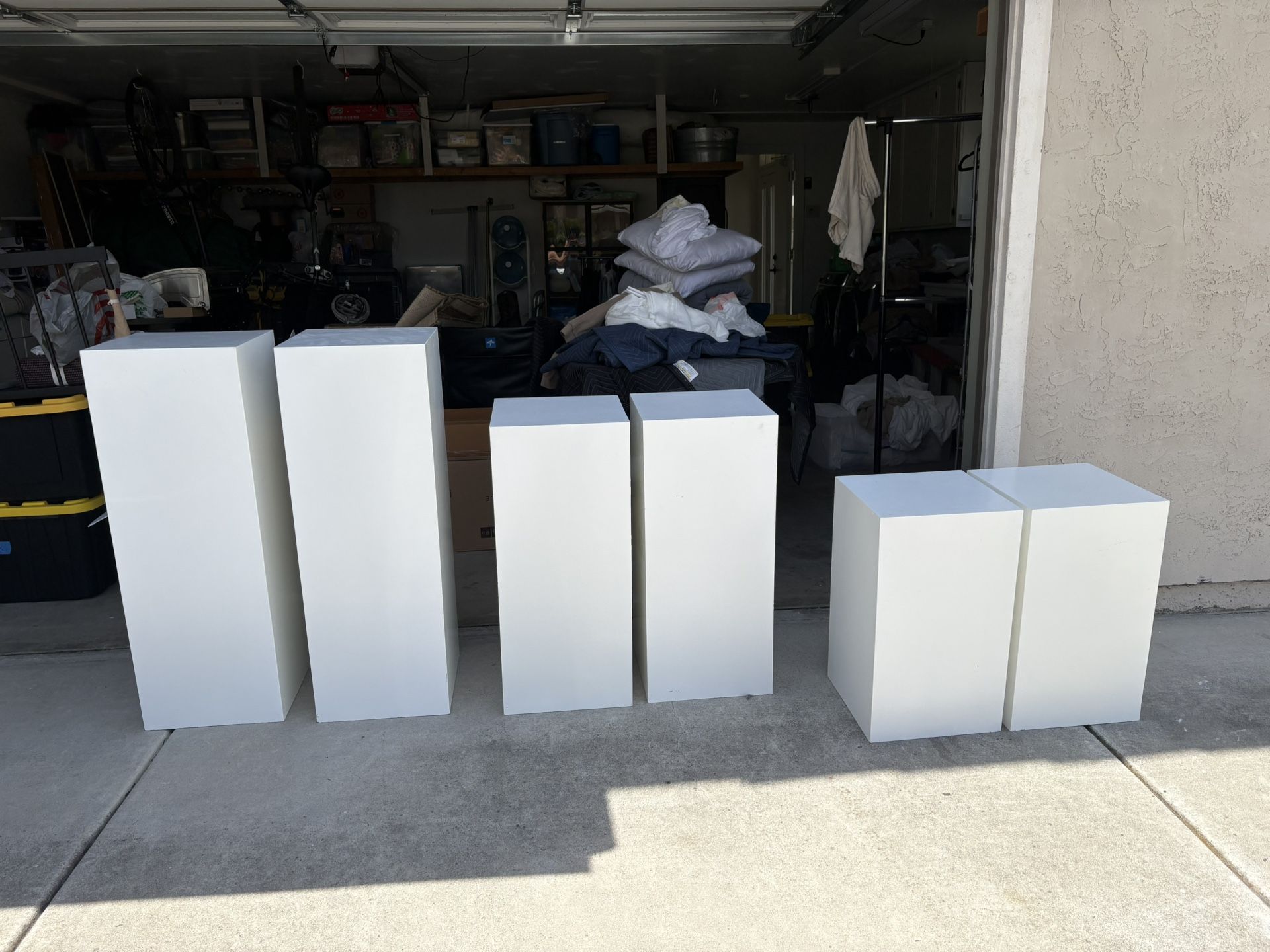 Pillars/pedestals