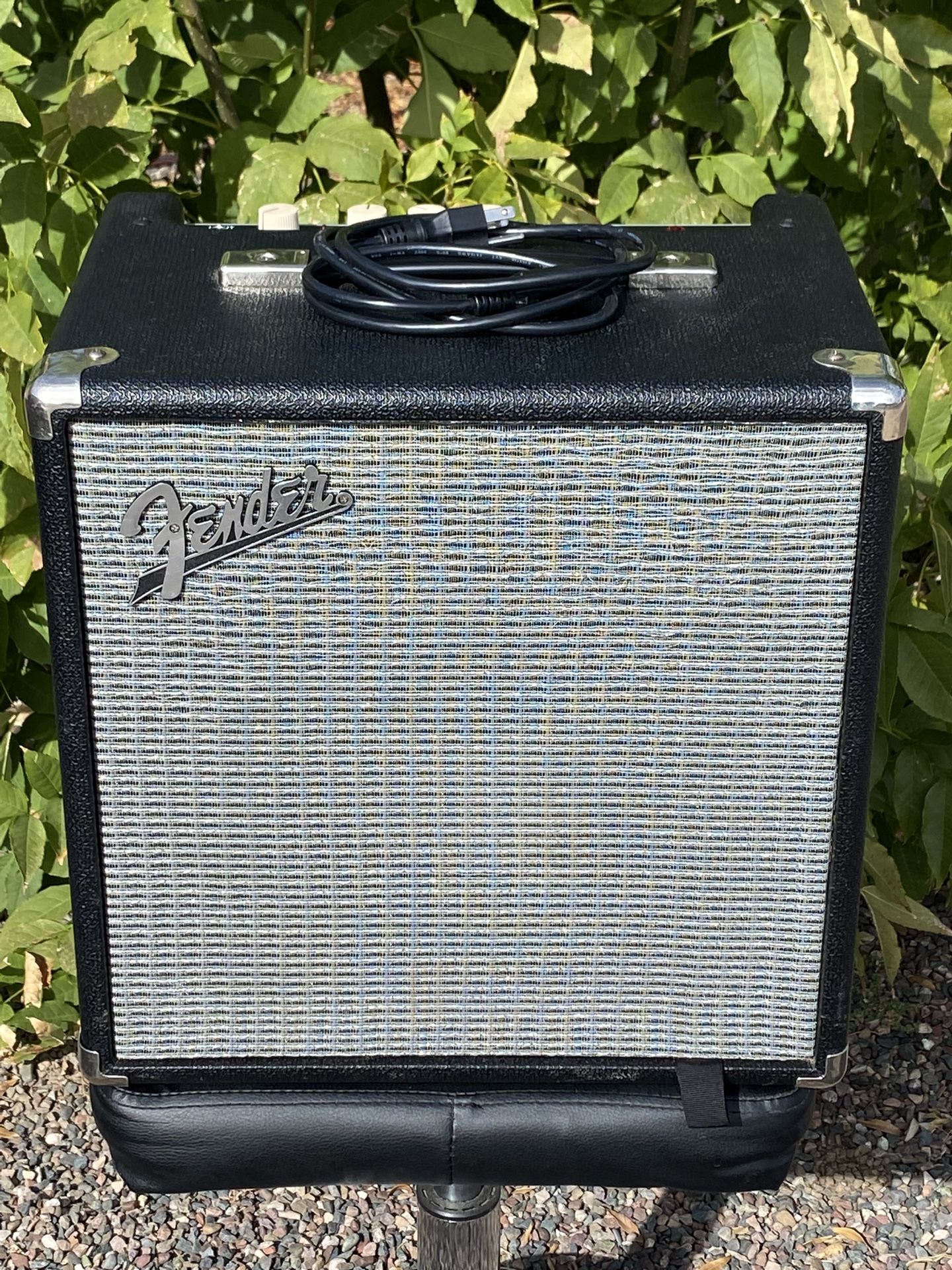 Fender Rumble 25 Bass Amp 25W 1x8” PR2(contact info removed) -