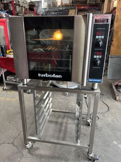 1/2 Sheet 4 Tray Electric Convection Oven & Stand On Wheels Moffat TurboFan E31D4 208V #5432