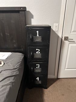 Industrial Metal Locker Storage Cabinet 4-Door