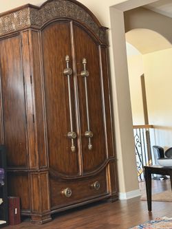 Armoir elegant solid wood