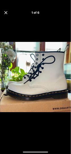 White Dr. Martens 1460 Smooth Leather Boots – Women’s Size 10
