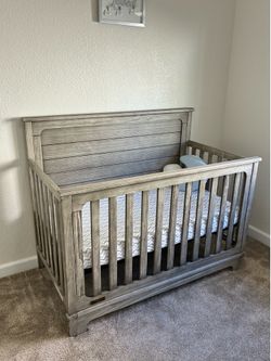 Simmons Slumbertime 4 in-1 Convertible Crib & Dresser