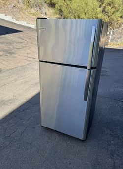 Frigidaire Fridge Refrigerator With Freezer In Stainless Steel Free Local Delivery/30 Day Warranty