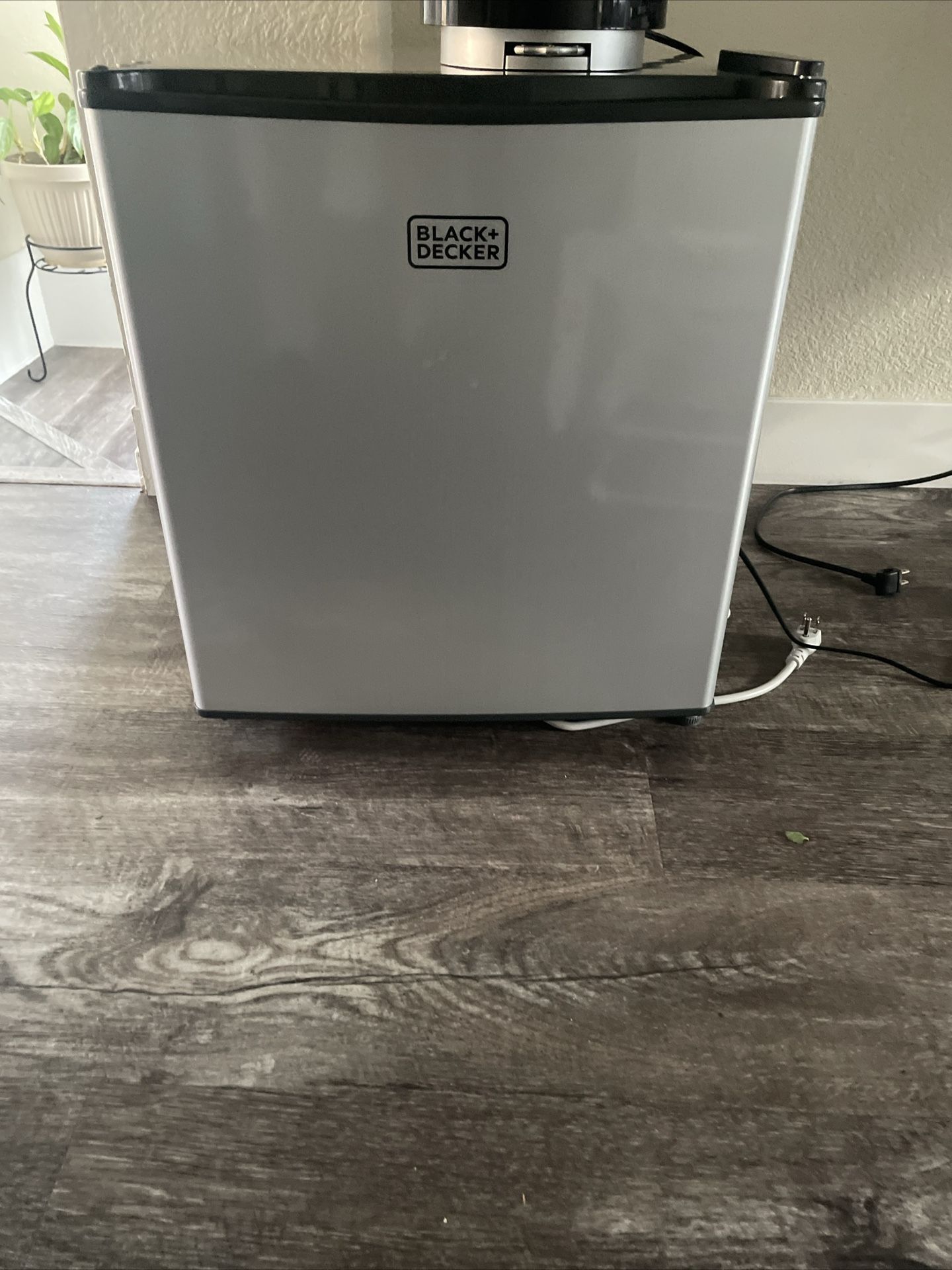 Compact Refrigerator Energy Star Single Door Mini Fridge Freezer 1.7 Cubic Ft