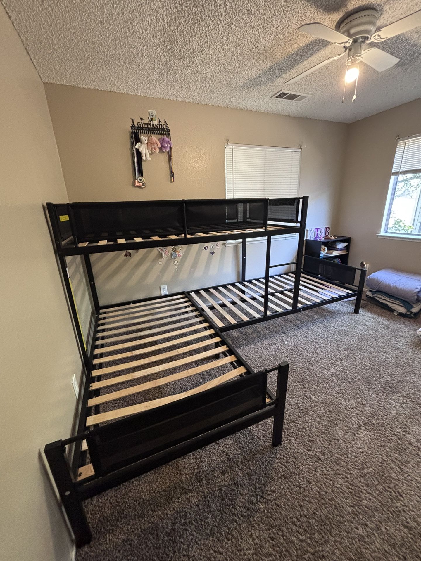 L Shaped Bunk Bed W/ Trundle