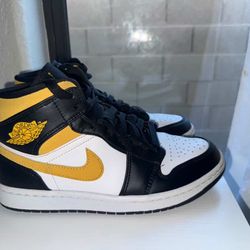 jordan 1 mid white pollen black 