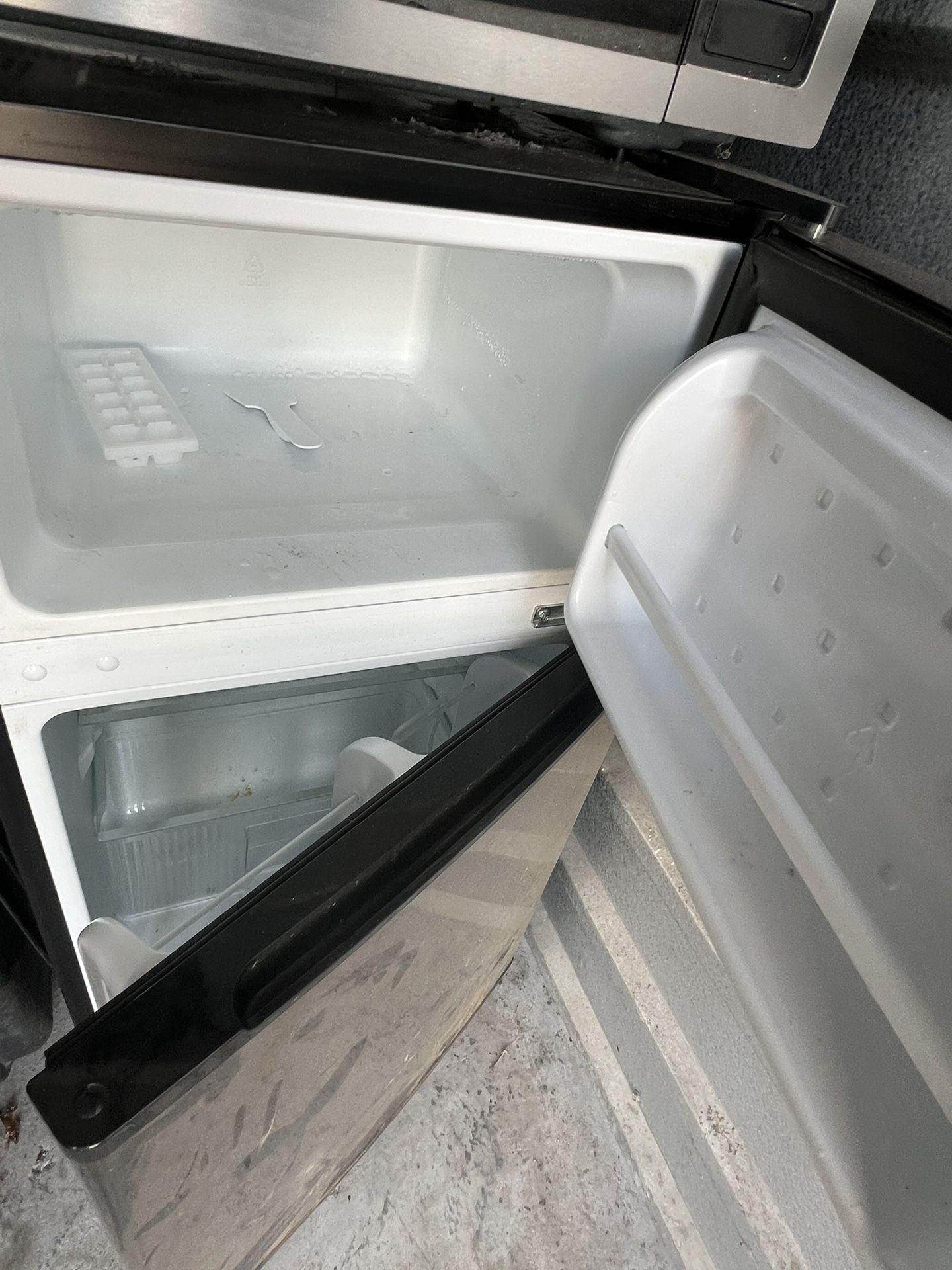 Midea Mini-Fridge W/ Freezer