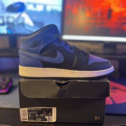 Jordan 1 Hyper Royal 7Y