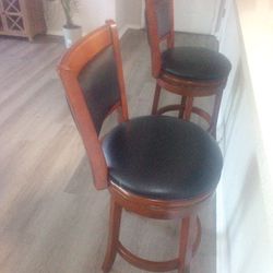 2 Swivel Chair Barstools 