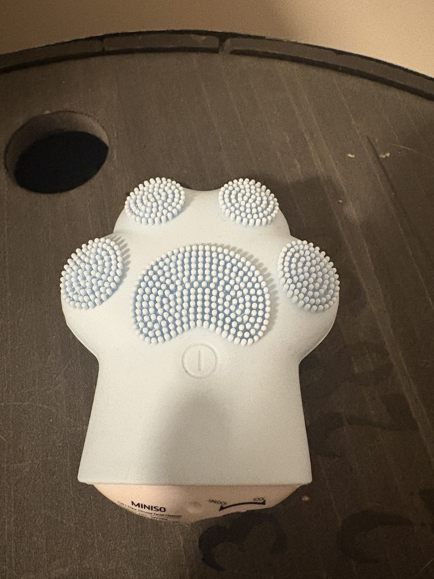 Cat Claw Silicone Facial Cleanser from Miniso