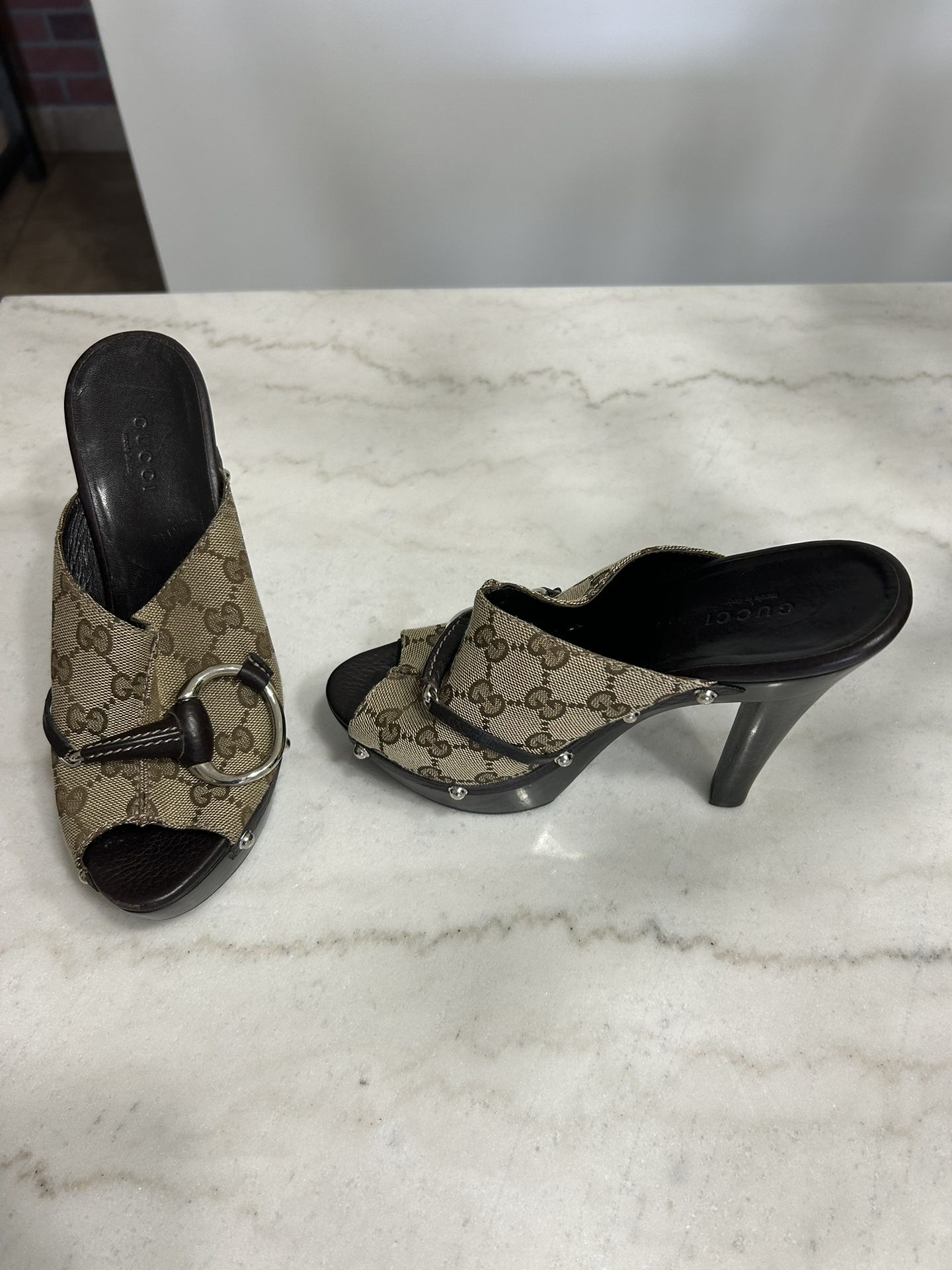 Gucci women's high-heeled canvas sandals