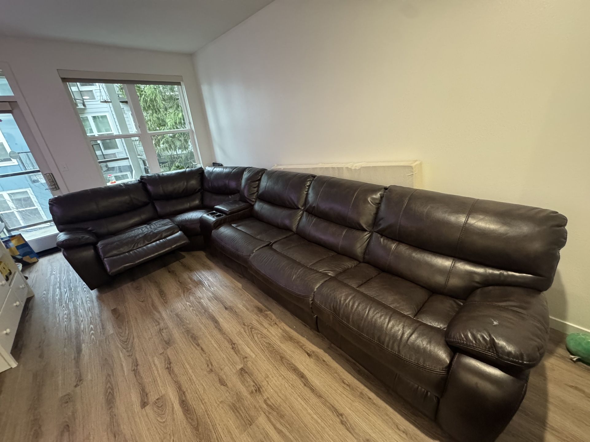 6 Piece Manual End Piece Reclining Leather Sectional