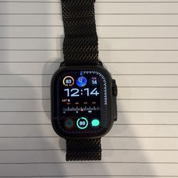 Apple Watch Ultra 2 Black with Titanium Band