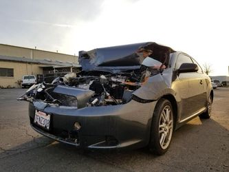 2006 Scion tC solo en partes