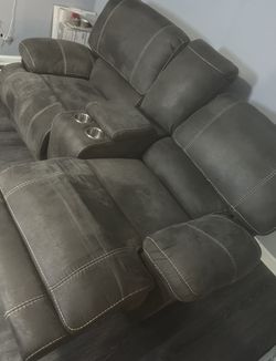Make An Offer: Double Automatic Recliner With Console: Make An Offer
