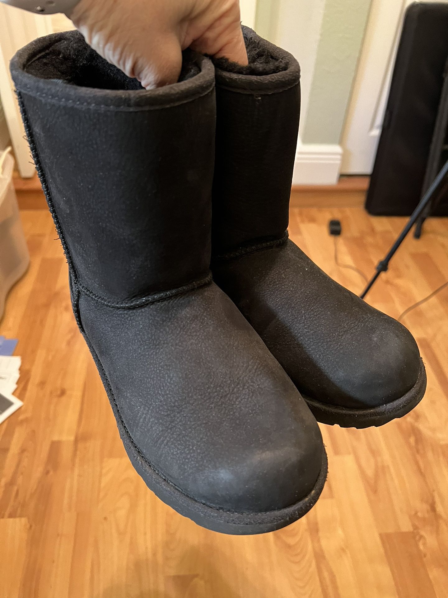Ladies Size 5 Black Ugg boots Classic Short 
