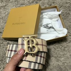 Búrberry belt with gold buckle and reversible