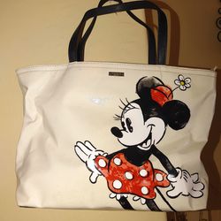 Disney minnie mouse  kate spade tote has some details as shown in pictures i will give a make up bag free. Great to travel or gym