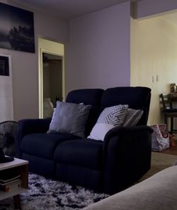 Reclining Loveseat – Great Condition 💲**$280 OBO**