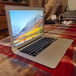 Excelente Laptop Apple Macbook Air De 13 Pulgadas Ultra Delgada Procesador Intel Core i5 Con Programas 