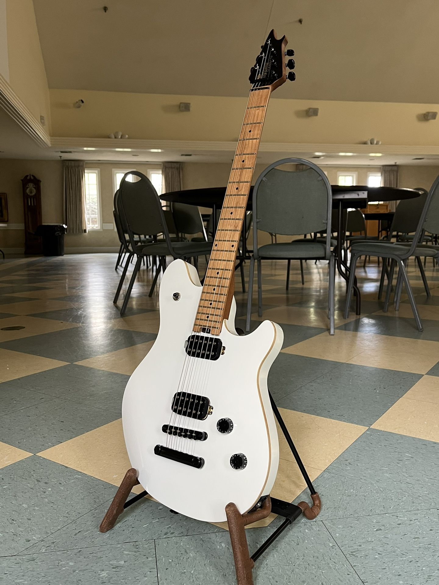 EVH Wolfgang Standard Tuna-Matic Electric Guitar - Cream White / 2 Months old
