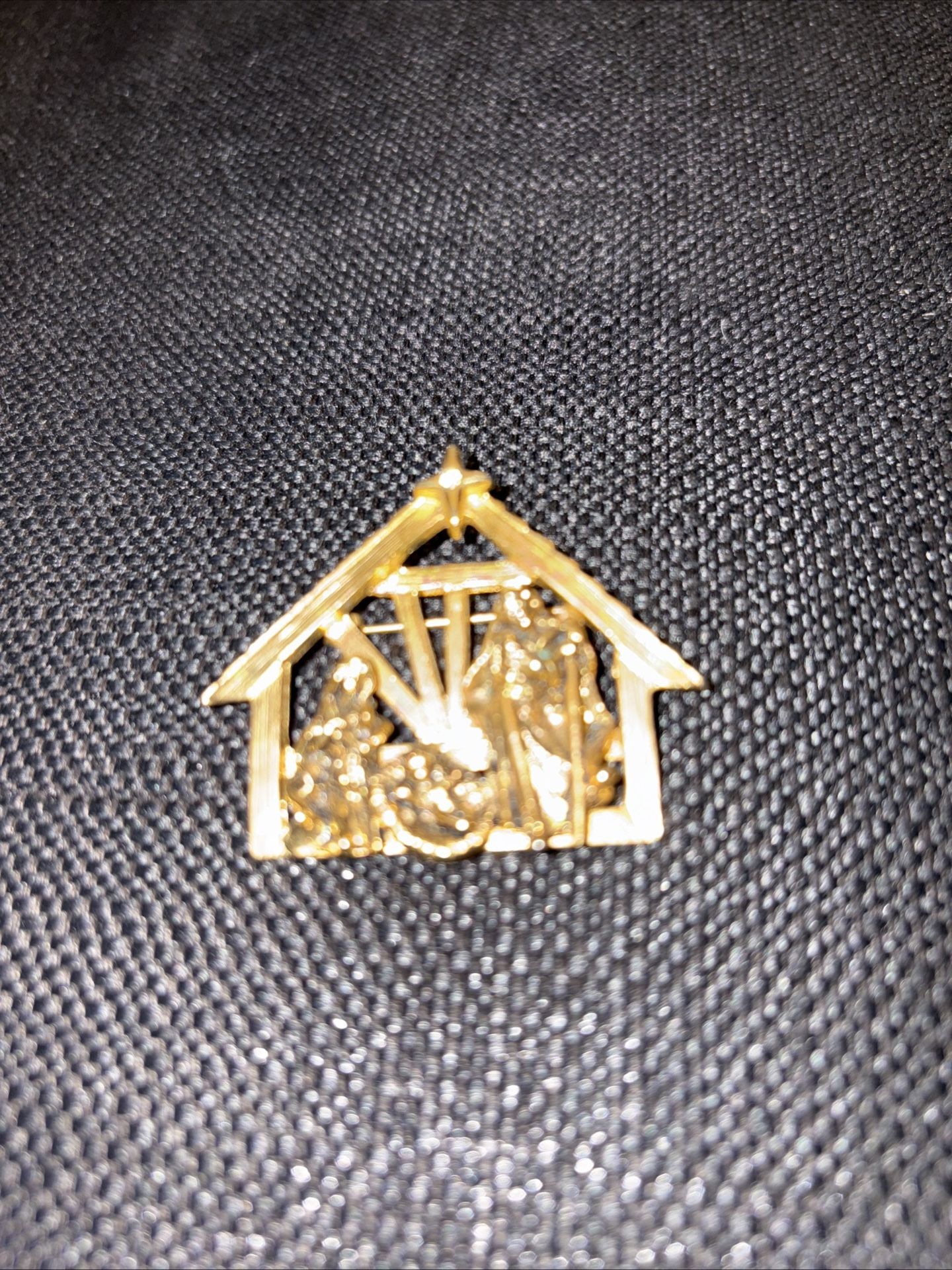 1 1/2 inch nativity brooch